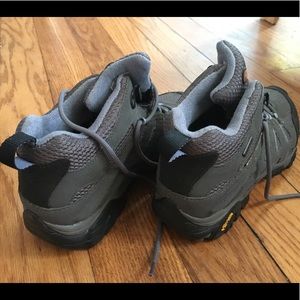 Women’s Merrell Moab mid-gore-tex hiking boots